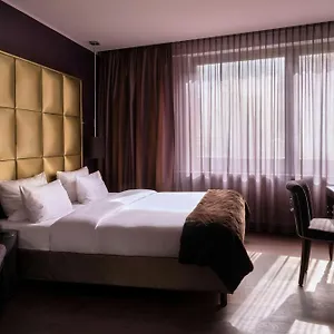 Hotel Roomers Frankfurt Central, Autograph Collection