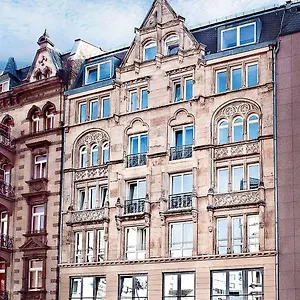 Hostal Five Elements And Capsules Frankfurt
